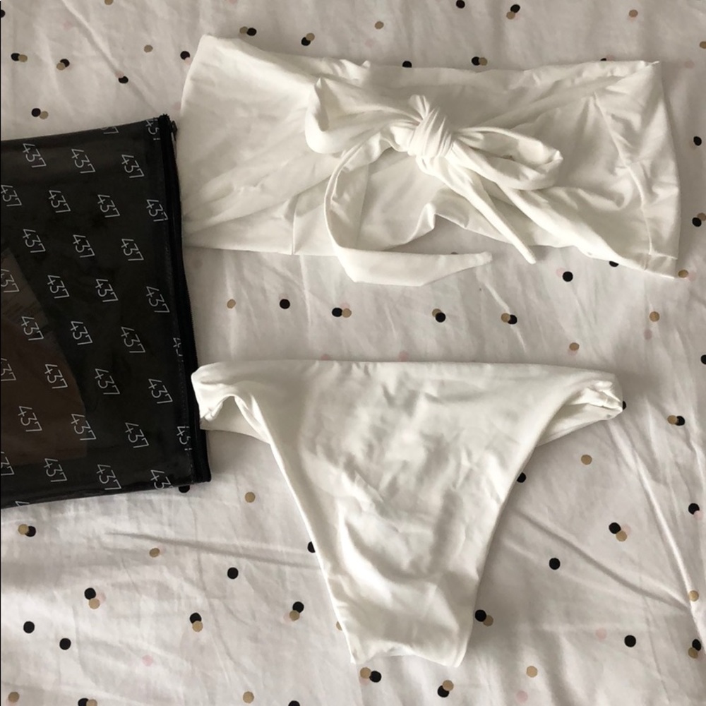 437 leo top and bottom